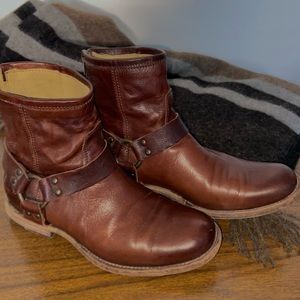 Frye Phillip Harness Back-Zip Boots. 8